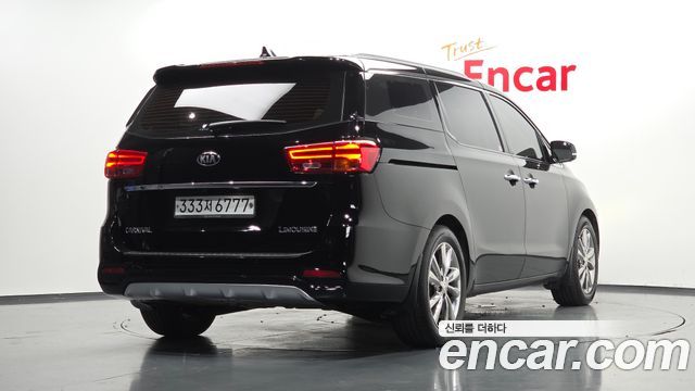 Kia Carnival Gasoline 7-Seater Limousine VIP — пробег 95 653 км — фото 2 из 5