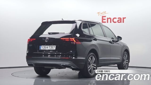 Volkswagen Tiguan 2.0 TDI Prestige — пробег 31 411 км — фото 2 из 5