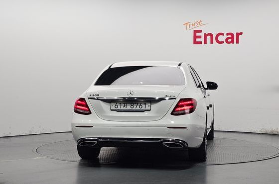Mercedes-Benz E-Class E300 Avantgarde — пробег 67 186 км — фото 4 из 5