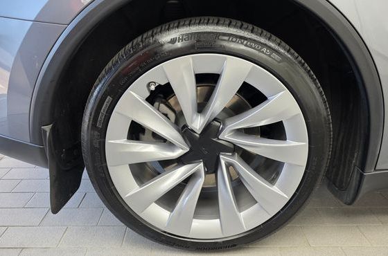 Tesla Model Y Long Range AWD — пробег 27 152 км — фото 5 из 5