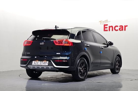 Kia Niro Prestige — пробег 139 293 км — фото 2 из 5