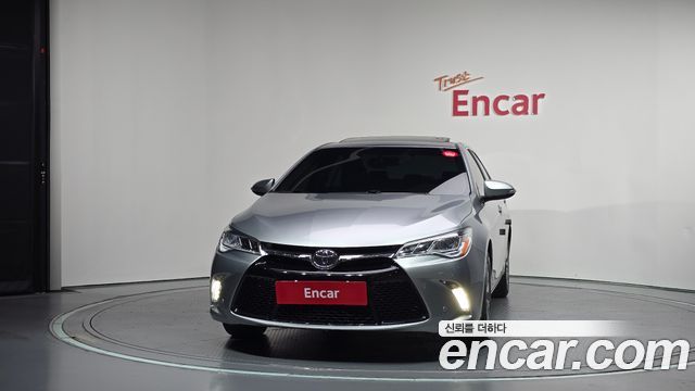 Toyota Camry 2.5 XLE — пробег 75 290 км — фото 3 из 5