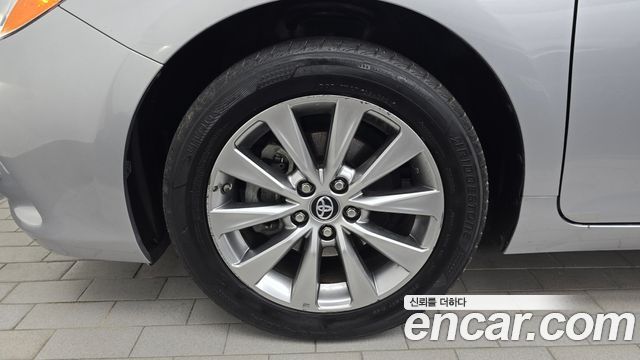 Toyota Camry 2.5 XLE — пробег 75 290 км — фото 5 из 5