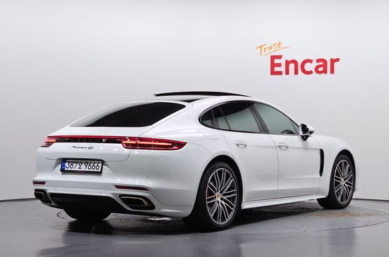 Porsche Panamera 3.0 AWD — пробег 54 073 км — фото 2 из 5