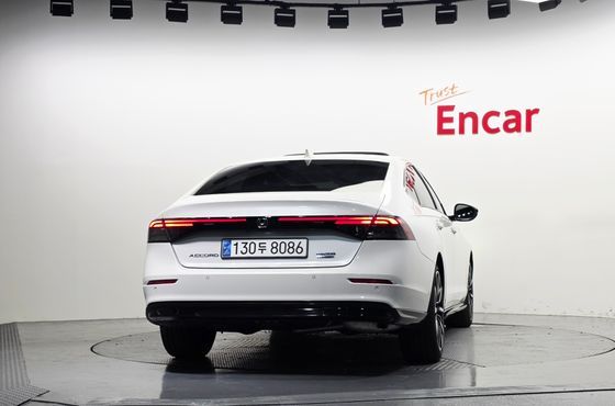 Honda Accord 2.0 Hybrid Touring — пробег 40 490 км — фото 4 из 5