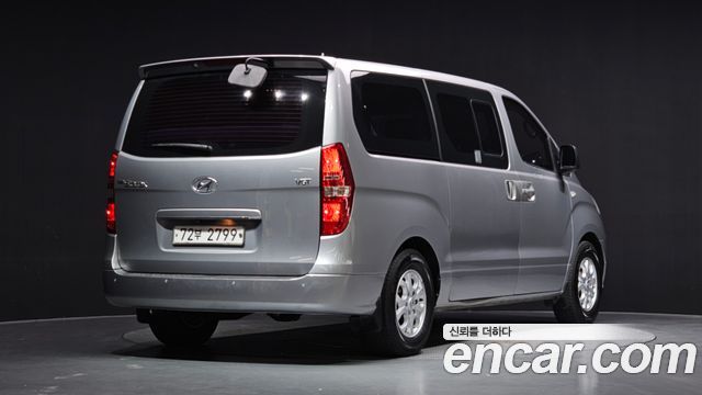 Hyundai Starex 12-Seater Wagon CVX Premium — пробег 180 080 км — фото 2 из 5