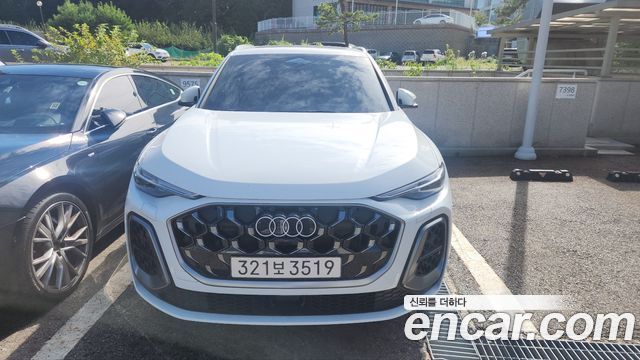 Audi Q5 40 TDI Quattro S Line — пробег 8 000 км — фото 1 из 5