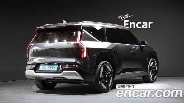 Kia EV9 Long Range 4WD Earth — пробег 32 189 км — фото 2 из 5