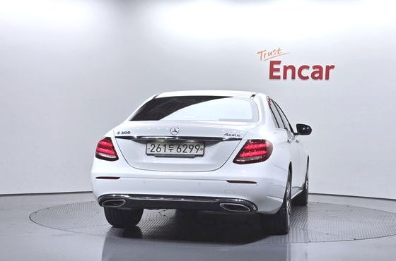 Mercedes-Benz E-Class E300 Avantgarde — пробег 83 015 км — фото 4 из 5