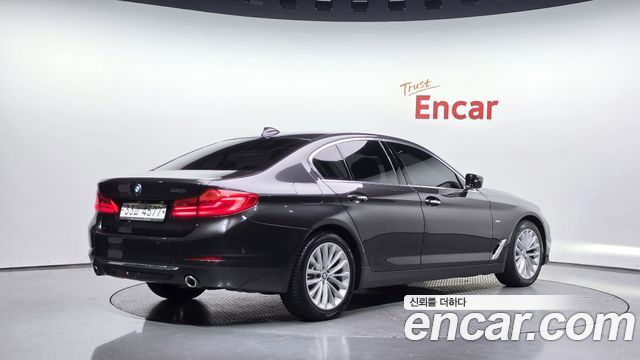 BMW 5-Series 530i Luxury Plus — пробег 71 018 км — фото 2 из 5