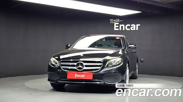 Mercedes-Benz E-Class E220d 4MATIC Avantgarde — пробег 72 054 км — фото 3 из 5