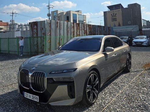 BMW 7-Series 750e xDrive M Sport — пробег 6 500 км — фото 2 из 5