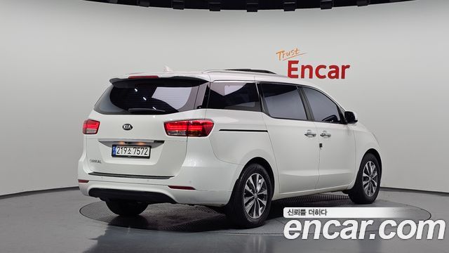 Kia Carnival 11-seater Noblesse — пробег 201 590 км — фото 2 из 5