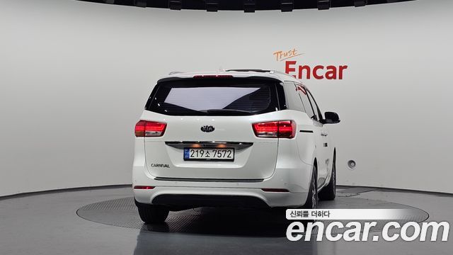 Kia Carnival 11-seater Noblesse — пробег 201 590 км — фото 4 из 5