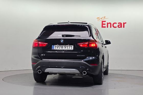BMW X1 xDrive 20i xLine — пробег 22 673 км — фото 4 из 5