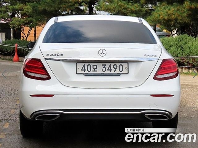 Mercedes-Benz E-Class E220d 4MATIC Exclusive — пробег 35 746 км — фото 4 из 5