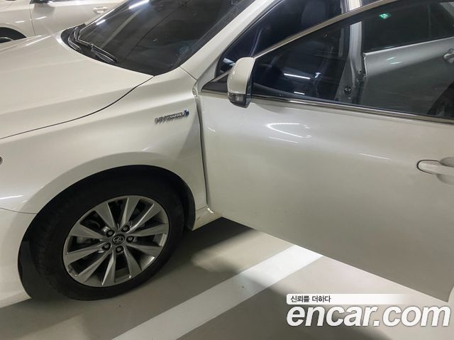 Toyota Camry Hybrid XLE — пробег 112 142 км — фото 5 из 5