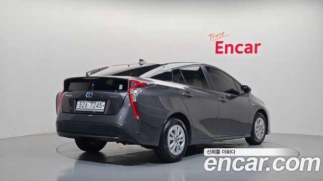 Toyota Prius 1.8 E — пробег 109 595 км — фото 2 из 5