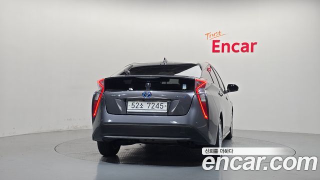 Toyota Prius 1.8 E — пробег 109 595 км — фото 4 из 5