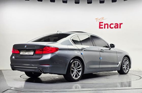 BMW 5-Series 520i Luxury — пробег 104 217 км — фото 2 из 5
