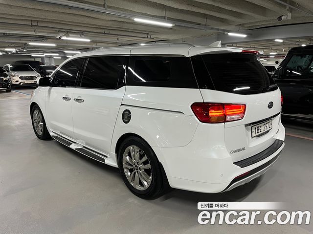 Kia Carnival 9-seater Prestige — пробег 183 118 км — фото 3 из 5