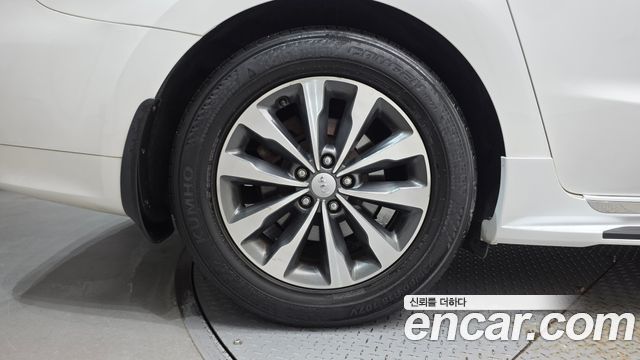 Kia Carnival 9-seater Luxury — пробег 204 969 км — фото 5 из 5