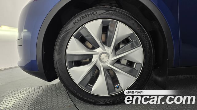 Tesla Model Y RWD — пробег 23 180 км — фото 5 из 5