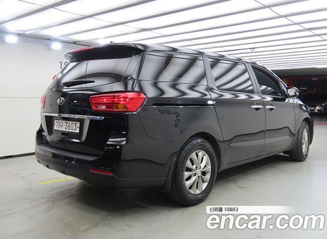 Kia Carnival 11-Seater Deluxe — пробег 129 501 км — фото 4 из 5