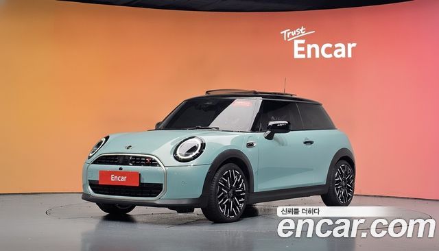 Mini Cooper Favoured — пробег 17 886 км — фото 1 из 5