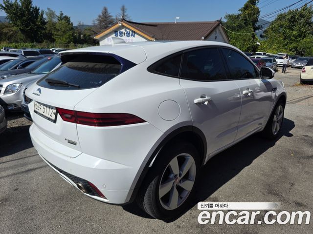 Jaguar E-PACE R250 R-Dynamic SE — пробег 131 125 км — фото 4 из 5