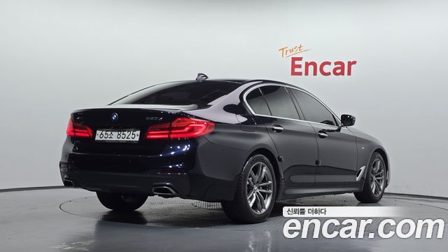 BMW 5-Series 520d xDrive M Sport Package — пробег 117 777 км — фото 2 из 5