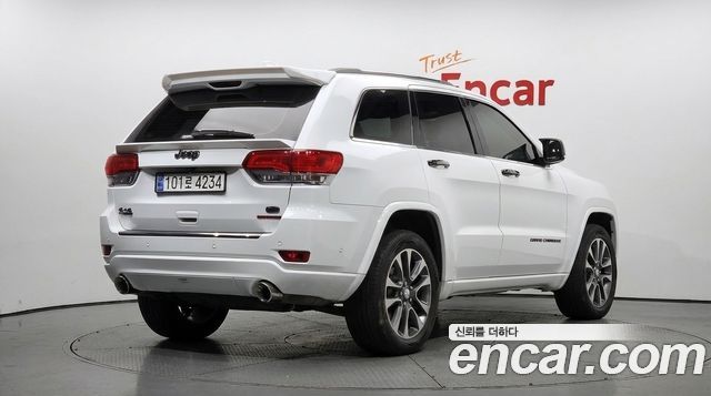 Jeep Cherokee 3.0 Diesel Overland WK2 — пробег 151 989 км — фото 2 из 5