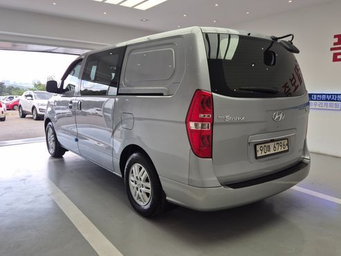Hyundai Starex Van 5-Seater Smart — пробег 133 000 км — фото 4 из 5