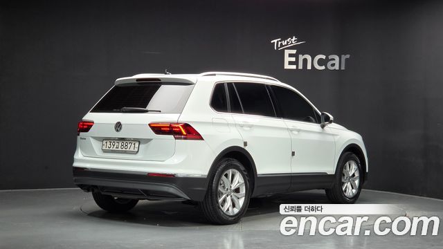 Volkswagen Tiguan 2.0 TDI Premium — пробег 35 817 км — фото 2 из 5