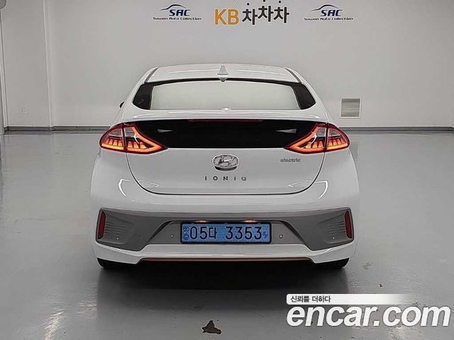 Hyundai Ioniq Q — пробег 73 499 км — фото 3 из 5