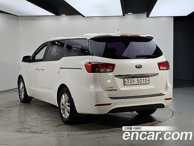 Kia Carnival 11-seater Deluxe — пробег 382 494 км — фото 3 из 5
