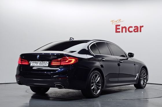 BMW 5-Series 530i xDrive M Sport Package Plus — пробег 136 628 км — фото 2 из 5
