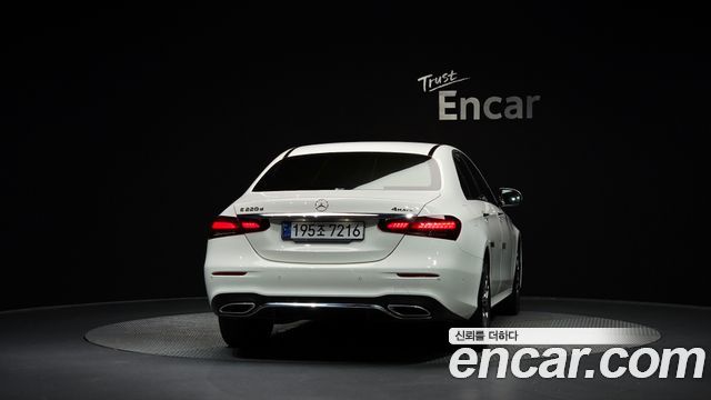 Mercedes-Benz E-Class E220d 4MATIC AMG Line — пробег 84 815 км — фото 4 из 5
