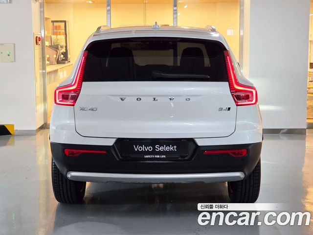 Volvo XC40 B4 Ultra Bright — пробег 5 557 км — фото 4 из 5