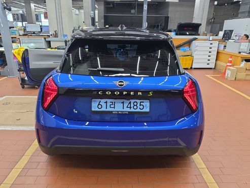 Mini Cooper SE Favoured — пробег 4 030 км — фото 2 из 5