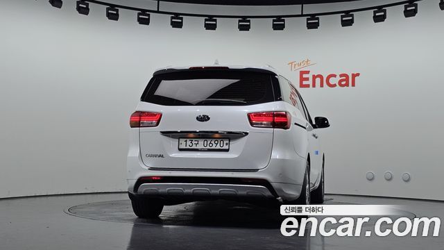 Kia Carnival из Кореи Encar