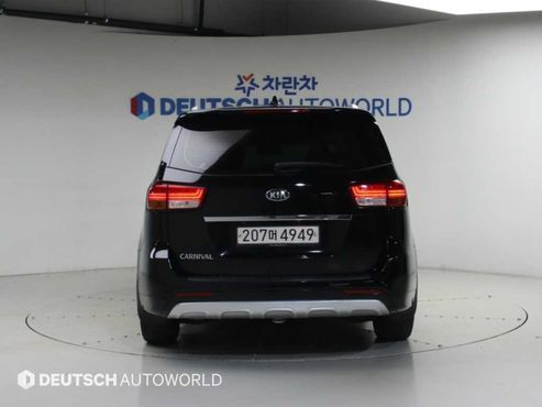 Kia Carnival 9-seater Prestige — пробег 123 159 км — фото 4 из 5