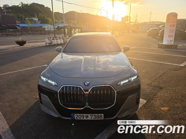 BMW 7-Series 740d xDrive M Sport — пробег 15 000 км — фото 1 из 5