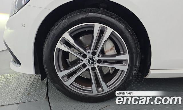 Mercedes-Benz E-Class E350 4MATIC Avantgarde — пробег 30 180 км — фото 5 из 5