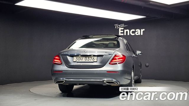 Mercedes-Benz E-Class E300 4MATIC Avnatgarde — пробег 66 647 км — фото 4 из 5