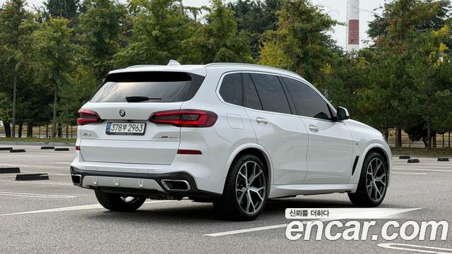 BMW X5 xDrive 45e M Sport — пробег 94 563 км — фото 2 из 5