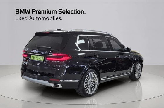 BMW X7 xDrive 40i Design Pure Excellence 6-Seater — пробег 5 061 км — фото 2 из 5