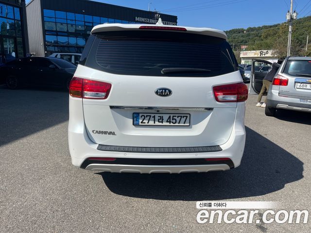 Kia Carnival 9-seater Luxury — пробег 322 400 км — фото 4 из 5