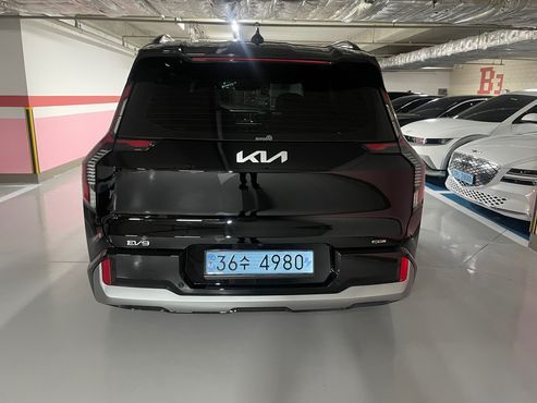 Kia EV9 Long Range 4WD GT Line — пробег 73 069 км — фото 4 из 5