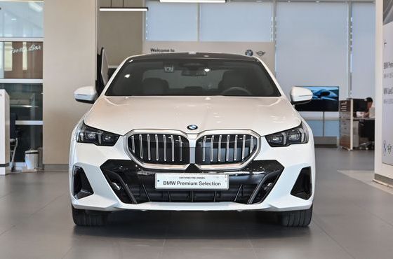 BMW 5-Series 520i M Sport — пробег 4 450 км — фото 3 из 5